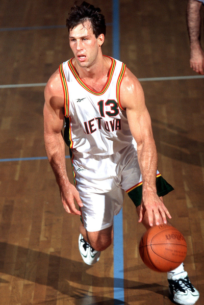 Marchulenis, con Lituania en 1995.