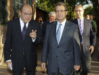 "JAQUE Y MATE AL CONSENSO CONSTITUCIONAL"