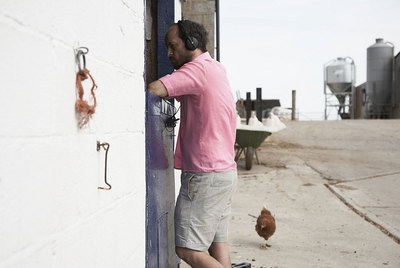 Matthew Herbert graba sonidos de un cerdo en una granja para su disco  One pig .