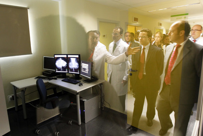 El consejero de Sanidad, en el quirófano de Torrejón