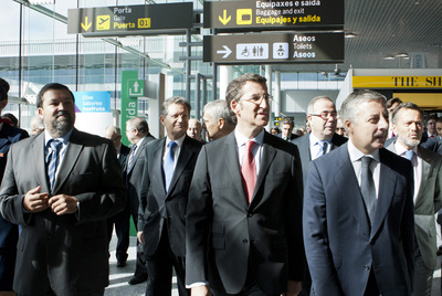 En primer término, el ministro de Justicia Francisco Caamaño, Alberto Núñez Feijóo y José Blanco, ayer en la inauguración de la terminal.