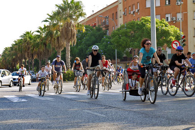 LAS BICICLETAS TOMAN EL PASEO DE LA ALAMEDA