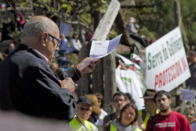 Ferrín también lucha contra los molinos de viento en Vigo