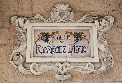 Letrero de una calle de la Colonia de la Prensa en Carabanchel.