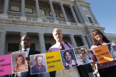 Víctimas de sacerdotes pederastas piden justicia