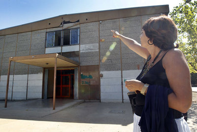 Pepa Sanchis muestra los aularios 