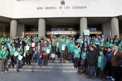 FOTOGALERIA: Concentración en Plaza de Castilla contra el veto a la camiseta verde