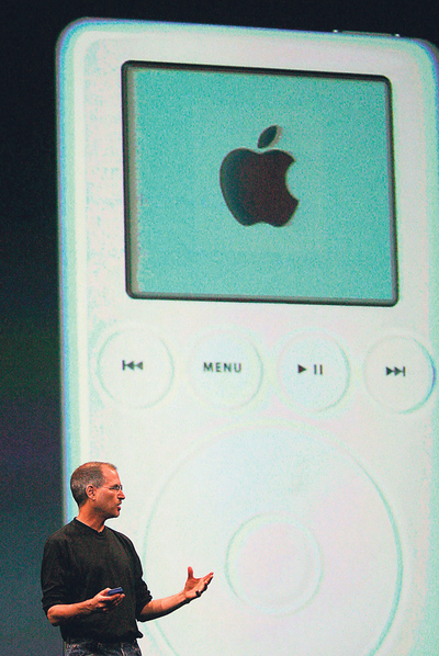  Steve Jobs, hace casi diez años, en la presentación del entonces revolucionario iPod. 