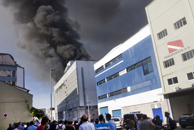 Un incendio en una fábrica de frigoríficos causa alarma en Vigo