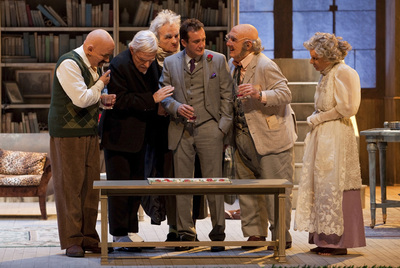 Un momento de la obra   La avería  , que puede verse en el Teatro Cervantes de Málaga.