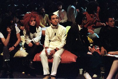 Integrantes de Kaka de Luxe, embrión de Alaska y los Pegamoides, Paraíso y Radio Futura, en  La edad de oro.  