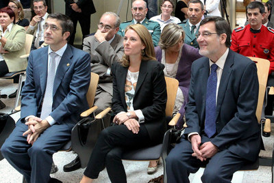 De izquierda a derecha, Patxi López, Arantza Quiroga y Juan Luis Ibarra, durante la apertura del Año Judicial ayer en Bilbao.