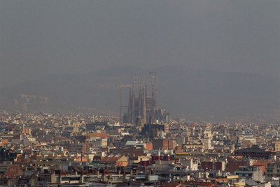 La boina de contaminación recubre Barcelona