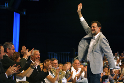 Mariano Rajoy saluda a los asistentes a la convención.