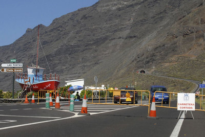 El temblor provocó desprendimientos en las laderas exteriores del túnel de Los Roquillos.