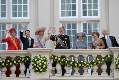La familia real holandesa, en el balcón del palacio de Noordeinde.