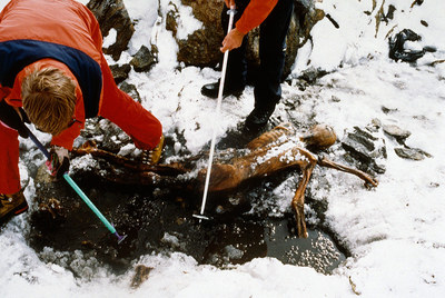 Ötzi,  el hombre del hielo,  fue hallado en 1991 en la planicie subglaciar de Tisenjoch, entre Austria e Italia.