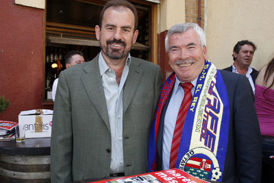 Ángel Torres (izquierda) posa con Pedro Castro en mayo de 2007.