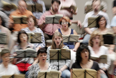 Un momento del ensayo de ayer en el Auditorio Nacional del Coro Nacional de España.