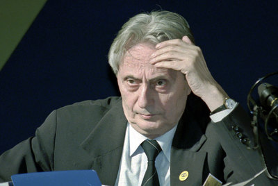 Ion Diaconescu, en 1996, recién nombrado líder del partido campesino.