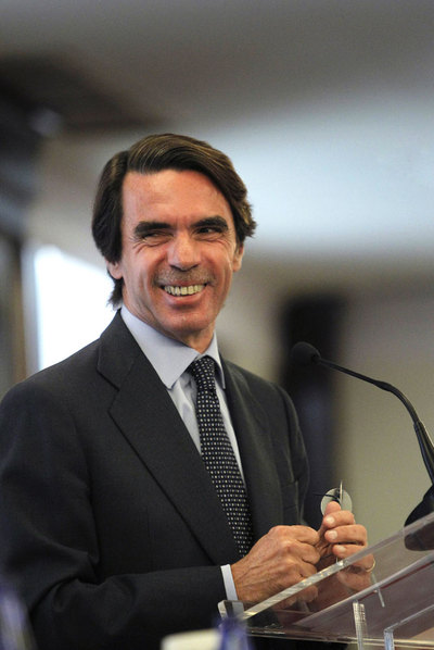AZNAR, CONTRA LA EQUIDISTANCIA
