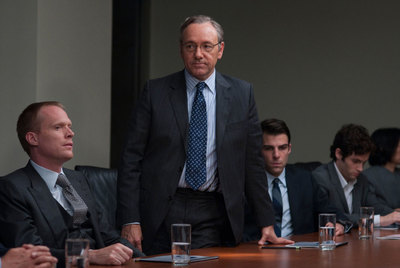 Paul Bettany, Kevin Spacey, Zachary Quinto y Penn Badgley (de izquierda a derecha), en  Margin call. 