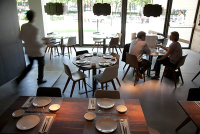 Interiorismo de Sandra Tarruella en el restaurante madrileño Luzi Bombón.