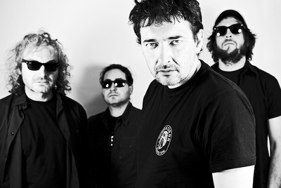 Miguel Costas, en primer plano, con el grupo que le acompaña en el disco  Costas is back. 