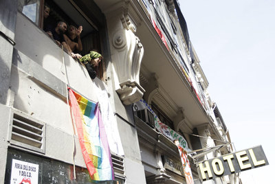 Okupas en el edificio.