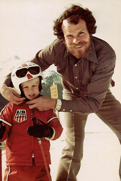 Ollestad esquiando en Sant Anton, en Austria, con su padre.
