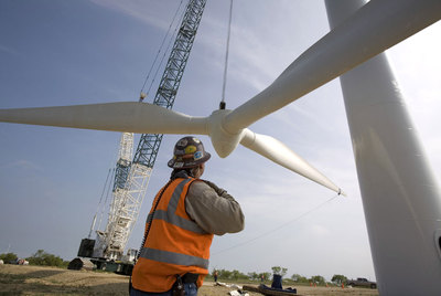 Instalación de un aerogenerador en Abilene (Tejas, EE UU), con turbinas suministradas por Gamesa.
