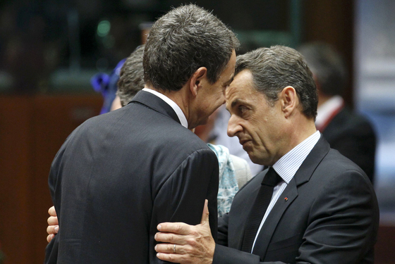 Saludo tras la polémica