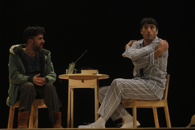 Javier Gutiérrez, a la izquierda, y Carmelo Gómez, ayer durante el ensayo general de   Elling   en el Teatro Lope de Vega de Sevilla.