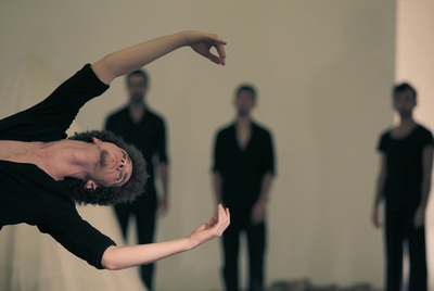 Un momento de la coreografía   Del estado natural  , que se estrenó ayer en el Mes de Danza.