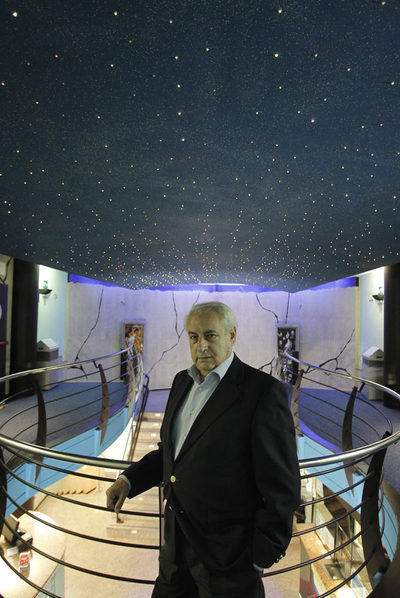 José Gago, en la primera planta de sus cines Paraíso.