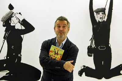 Carles Gámez, autor de  Los años ye-yé , en el restaurante Flash Flash de Valencia.