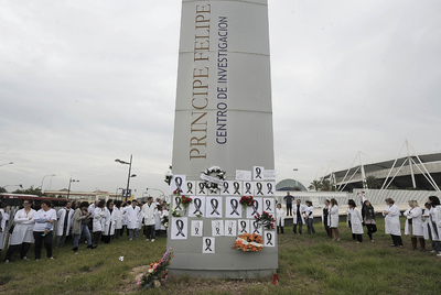Requiem y ofrenda floral por la muerte de la investigación