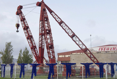 Un espantajo de monos para retratar el estado del naval vigués