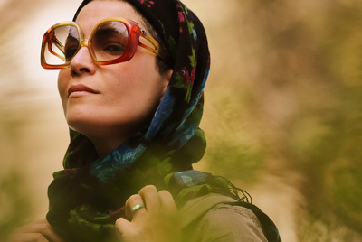 La actriz iraní Marzieh Vafamehr, en una escena de la película  Mi Teherán en venta.  Sentenciada a 90 latigazos, un tribunal de apelación ha revocado el bárbaro castigo.