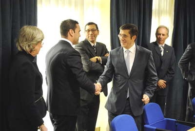 Patxi López, en su saludo a los cónsules que acudieron ayer a la reunión en Lehendakaritza.