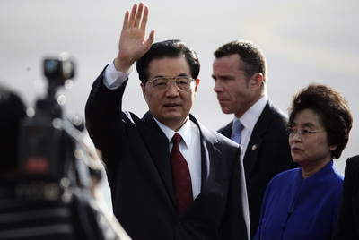 El presidente chino, Hu Jintao, llega a la base de Pearl Harbour para asistir a la cumbre.