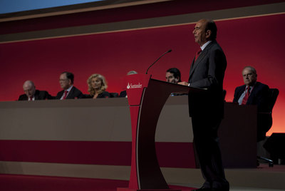 Cuatro de los 10 consejeros independientes de Banco Santander lo son desde 1989 y 1999.