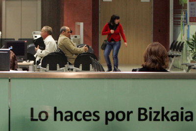 Una oficina tributaria de la Hacienda de Bizkaia durante la pasada campaña fiscal.