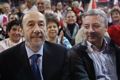 Rubalcaba, junto a José Blanco, en el mitin de Vigo, que cerró su gira de ayer.