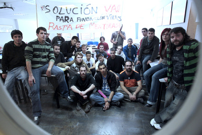 Alumnos encerrados desde el pasado jueves en el centro de la Fundación Virtus de Puertollano (Ciudad Real).