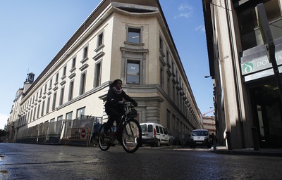 El edificio visto desde la calle de Hortaleza.
