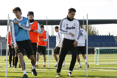 Kaká, junto a Sahin, durante el entrenamiento del pasado miércoles en Valdebebas.
