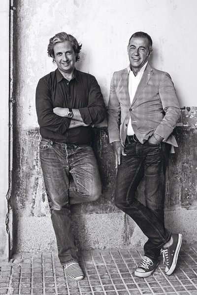 Miguel Palacio (a la izquierda) ha creado para Hoss, la firma de Constan Hernández (junto a él).