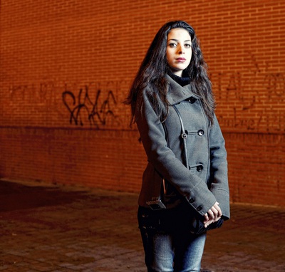 Ainara Colmenares tiene 18 años busca trabajo de recepcionista.