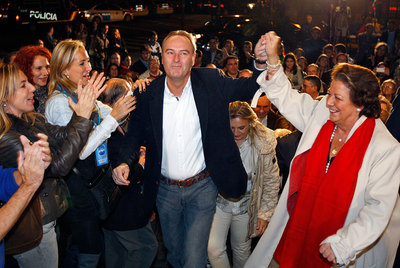 Alberto Fabra y Rita Barberá, anoche, en la fiesta organizada por el PP en Valencia.